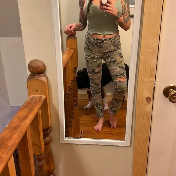 Distressed Black Orchid camo jeans - Picture 1 of 13